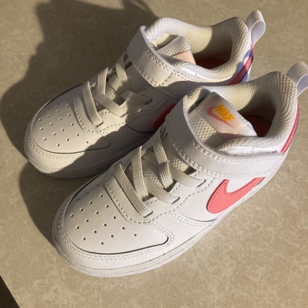 Nikes size 11 - Picture 2 of 3